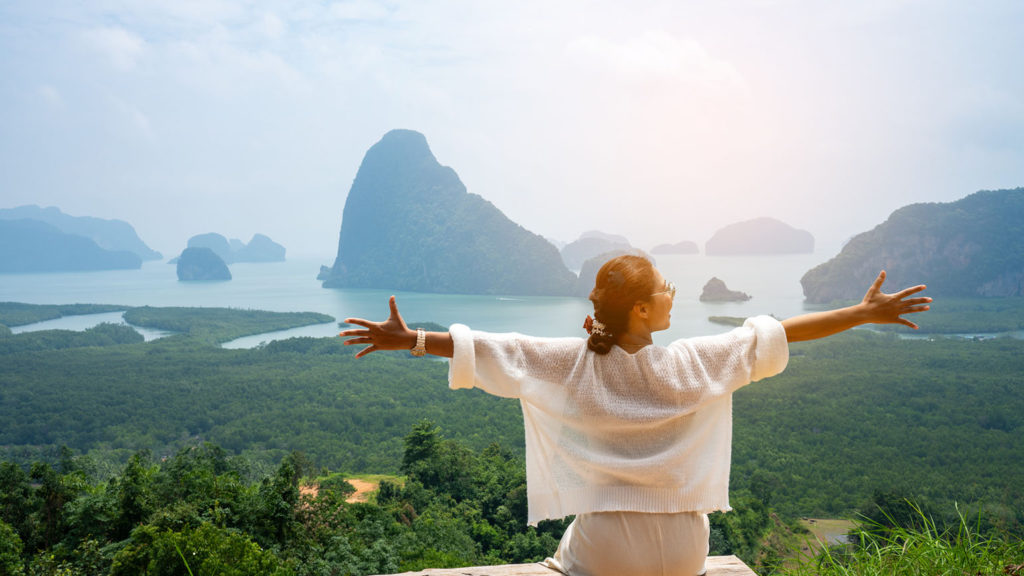 A refreshed young woman in the Samet Nangshe Viewpoint park in Thailand knows to travel and sleep well you have to plan.